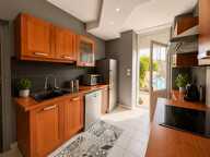 Maison de ville de 146 m² avec piscine, dépendance et stationnement à proximité — photo 4