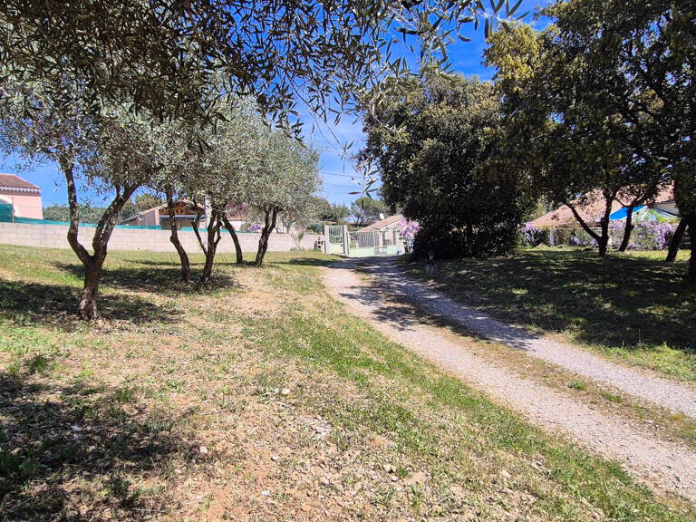 SOMMIERES TRES BEAU TERRAIN A BATIR DE 500M2 HORS LOTISSEMEN — photo 1