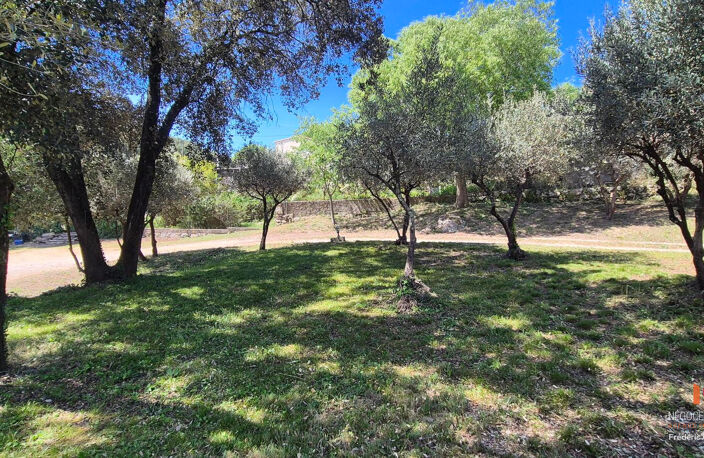 SOMMIERES TRES BEAU TERRAIN A BATIR DE 500M2 HORS LOTISSEMEN — photo 2