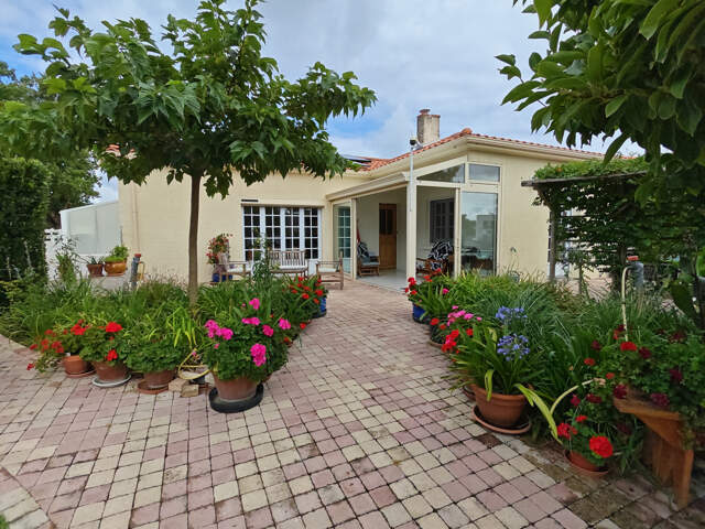 Maison 5 pièces  182 m2 — photo du bien