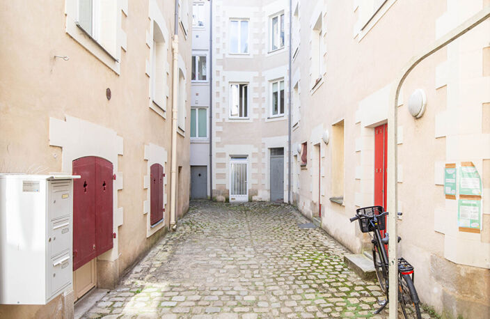 A VENDRE NANTES ST CLEMENT APPARTEMENT DE TYPE 2 DANS BEL IMMEUBLE ANCIEN — photo 2