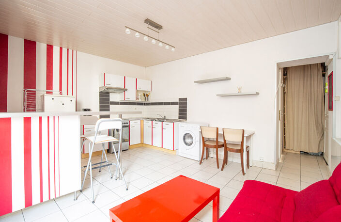 A VENDRE NANTES ST CLEMENT APPARTEMENT DE TYPE 2 DANS BEL IMMEUBLE ANCIEN — photo 3