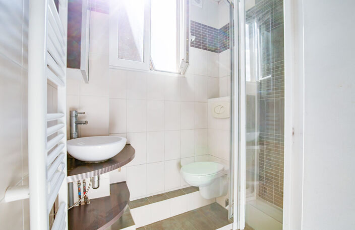 A VENDRE NANTES ST CLEMENT APPARTEMENT DE TYPE 2 DANS BEL IMMEUBLE ANCIEN — photo 4