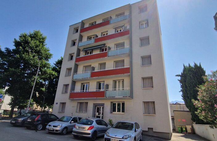 Location meublée - SAINT MARTIN D'HERES Gabriel PERI appartemen — photo 4