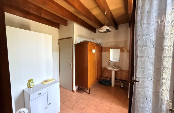 ST YZAN de SOUDIAC MAISON A RENOVER — photo 5