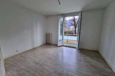 Appartement 3 pièces 749 €