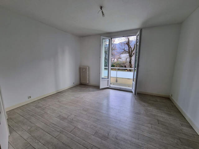 Gières T3 avec balcon 52m2 et parking — photo du bien