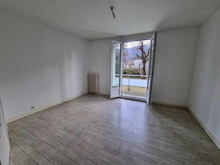 Gières T3 avec balcon 52m2 et parking — photo 1