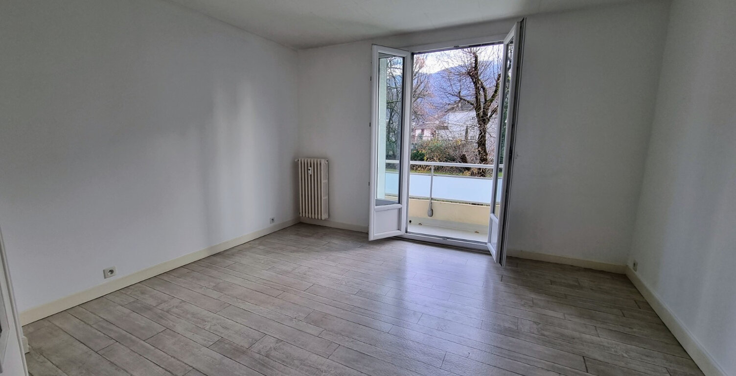 Gières T3 avec balcon 52m2 et parking — photo 1