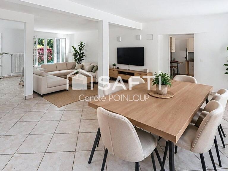 Maison d'environ 147 m² située dans une résidence très recherchée — photo 1