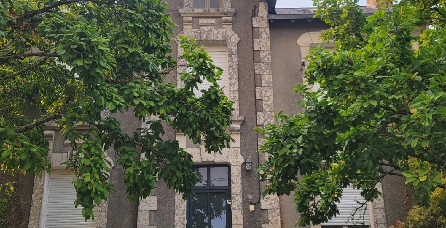 MAISON DE CHARME HARMONISEE PAR UN CHALET AU FOND DU JARDIN — photo 1