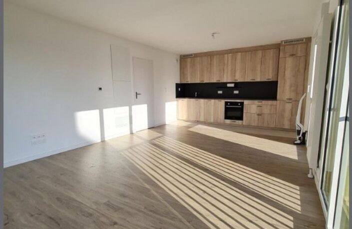 République - Duplex de 82 m2 avec un box — photo 2