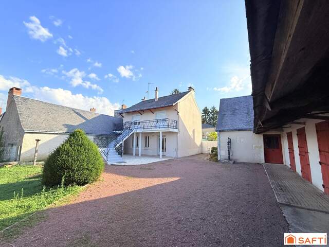 Maison atypique de bourg offrant de beaux volumes avec dépendances — photo du bien
