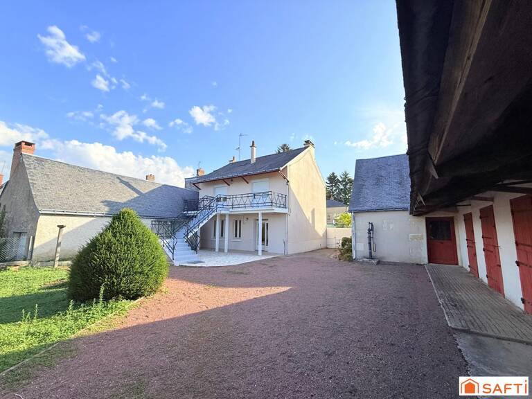 Maison atypique de bourg offrant de beaux volumes avec dépendances — photo 1