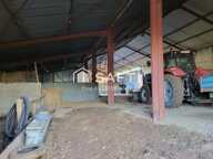 Hangar avec panneaux photovotaïques et parcelle constructible — photo 2