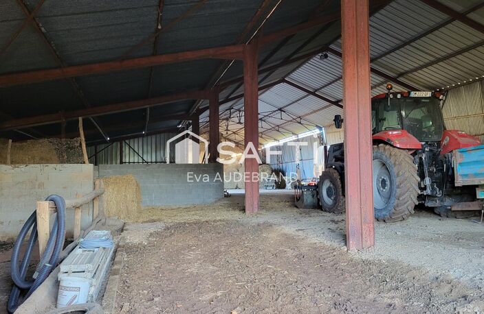 Hangar avec panneaux photovotaïques et parcelle constructible — photo 2