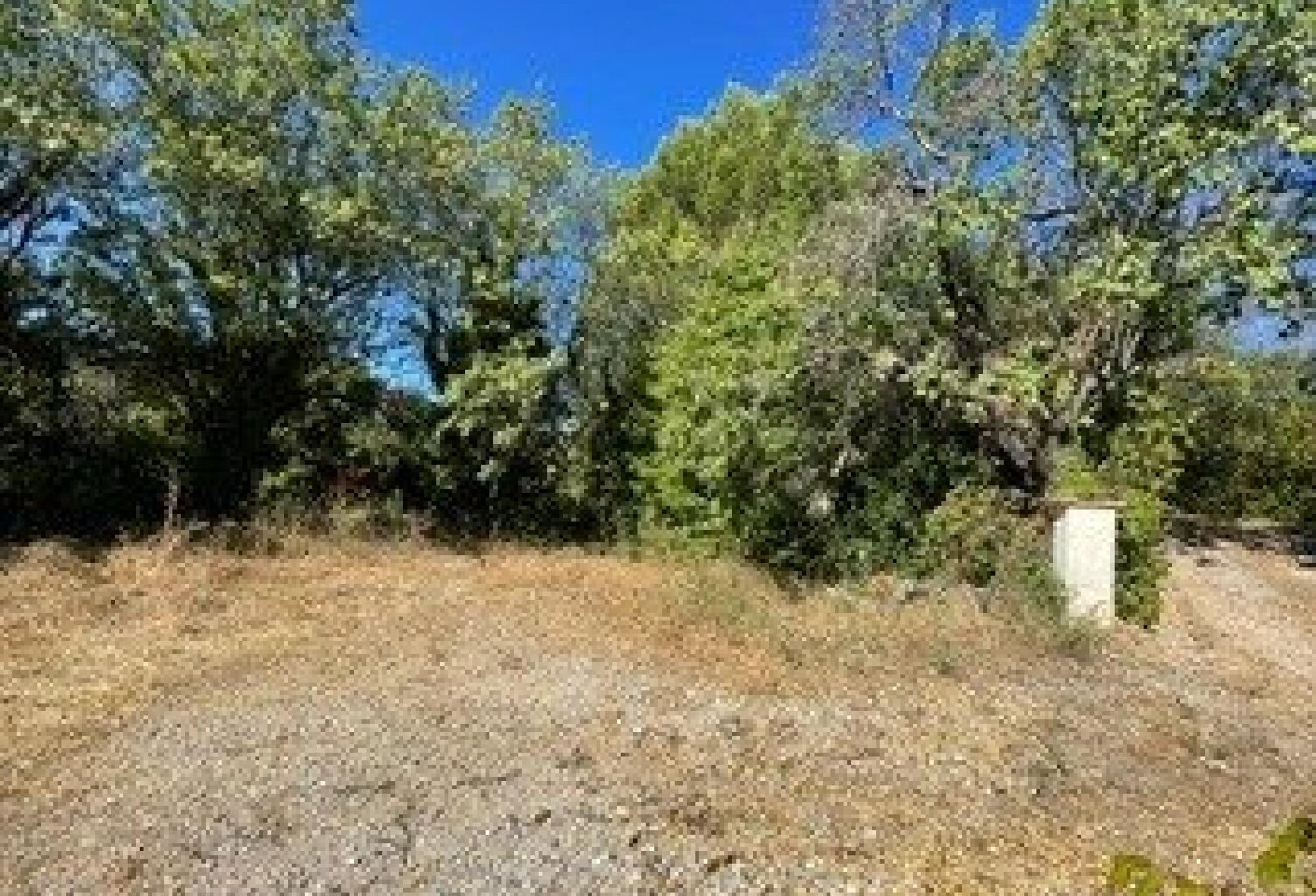 Terrain plat de 625 m² sur Auriol — photo 1