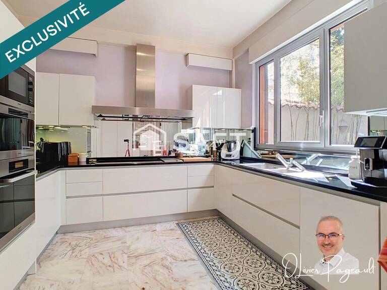 200 m², du calme, de beaux volumes : une combinaison rare! — photo 1
