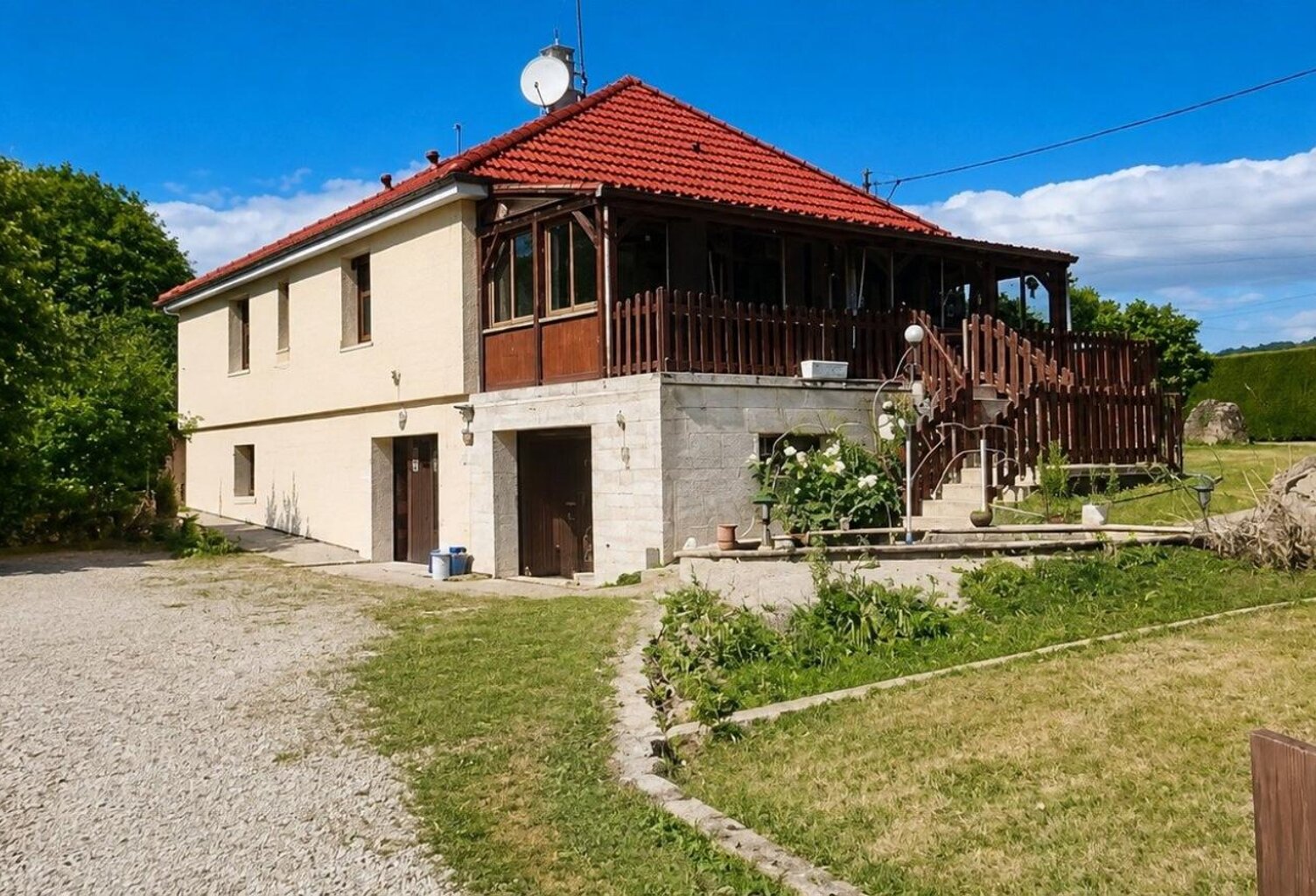 Pavillon sur sous-sol — photo 1