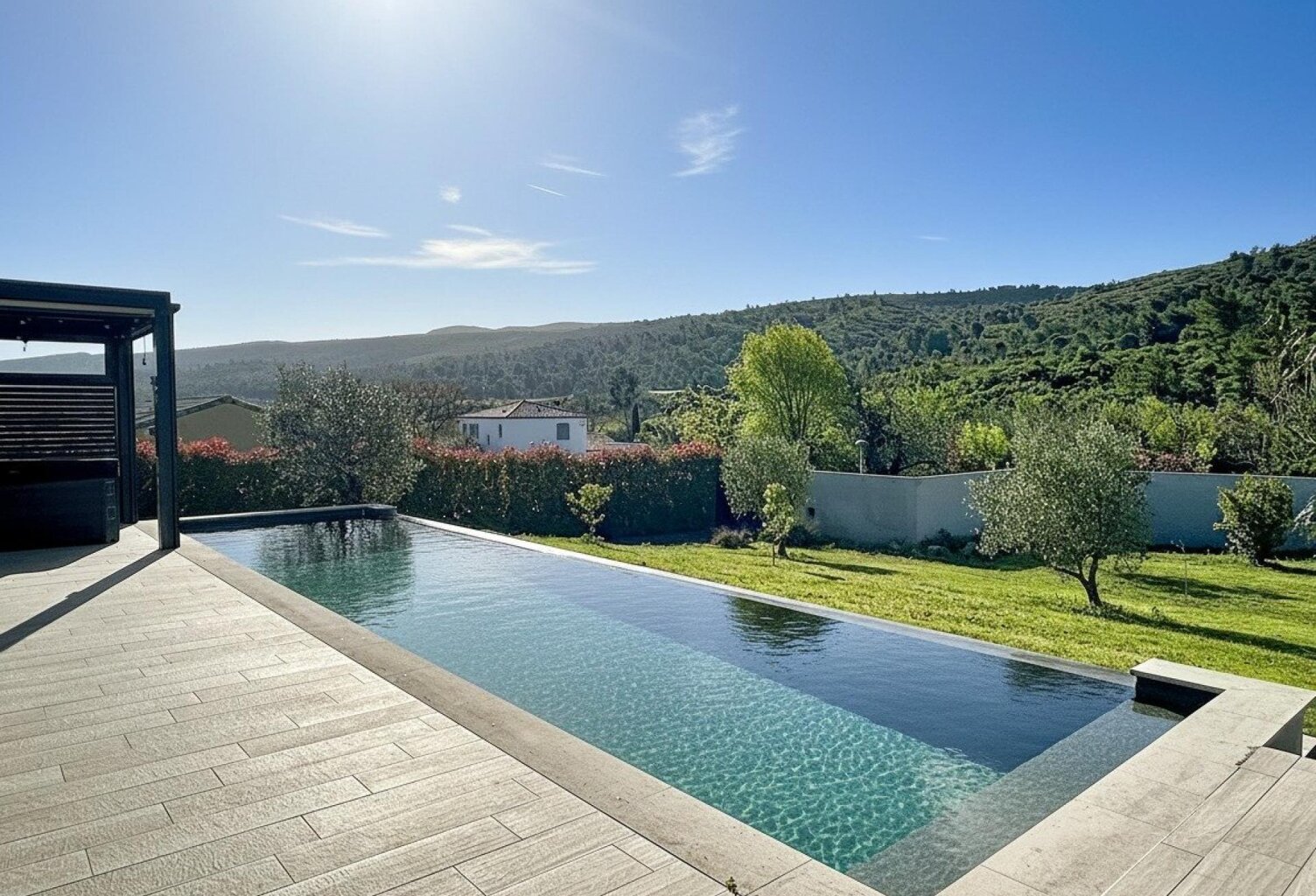 VILLA CONTEMPORAINE UNIQUE FACE A L'ALARIC — photo 1