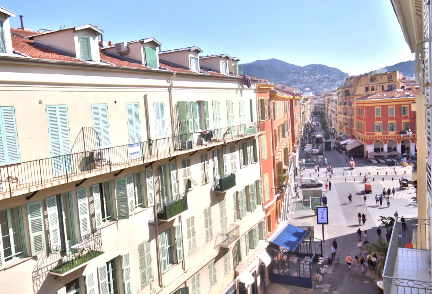 CARRE D'OR ZONE PIETONNE — photo 1
