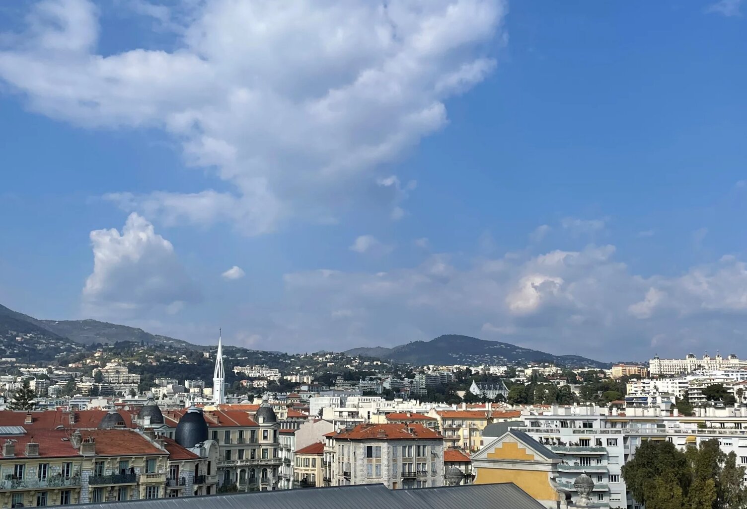 3 PIIECES DERNIER ETAGE LIBERATION — photo 1