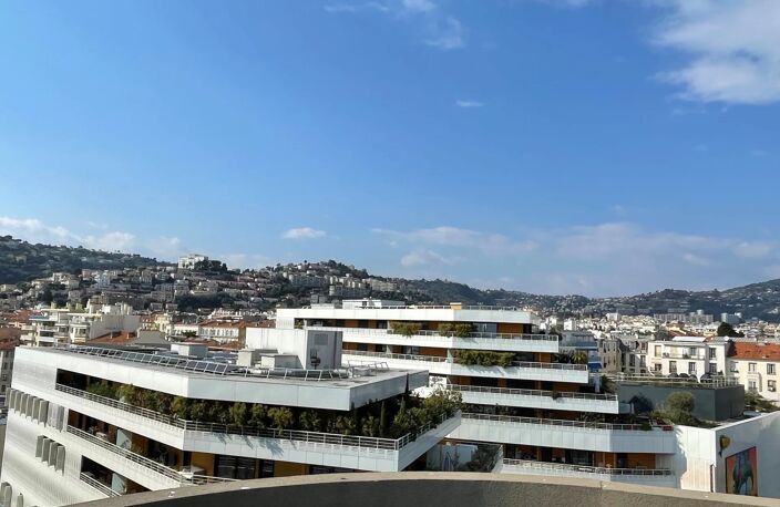 3 PIIECES DERNIER ETAGE LIBERATION — photo 2