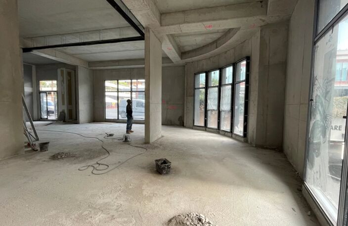 LIBERATION LOCAL COMMERCIAL — photo 4