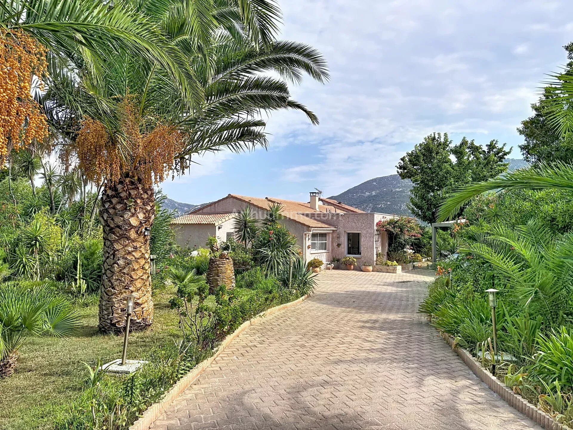 Maison 8 pièces 200 m² · à Calenzana · 200 m² · 892 500 €