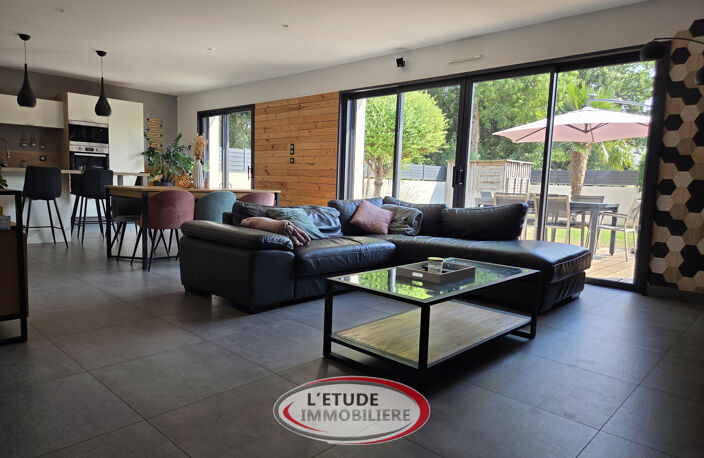 STE PAZANNE BOURG : RT 2012 de 2017 114 m2 + garage, terrass — photo 4