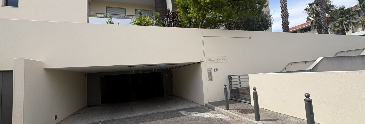 Garage   m² à louer à La Ciotat (13600)