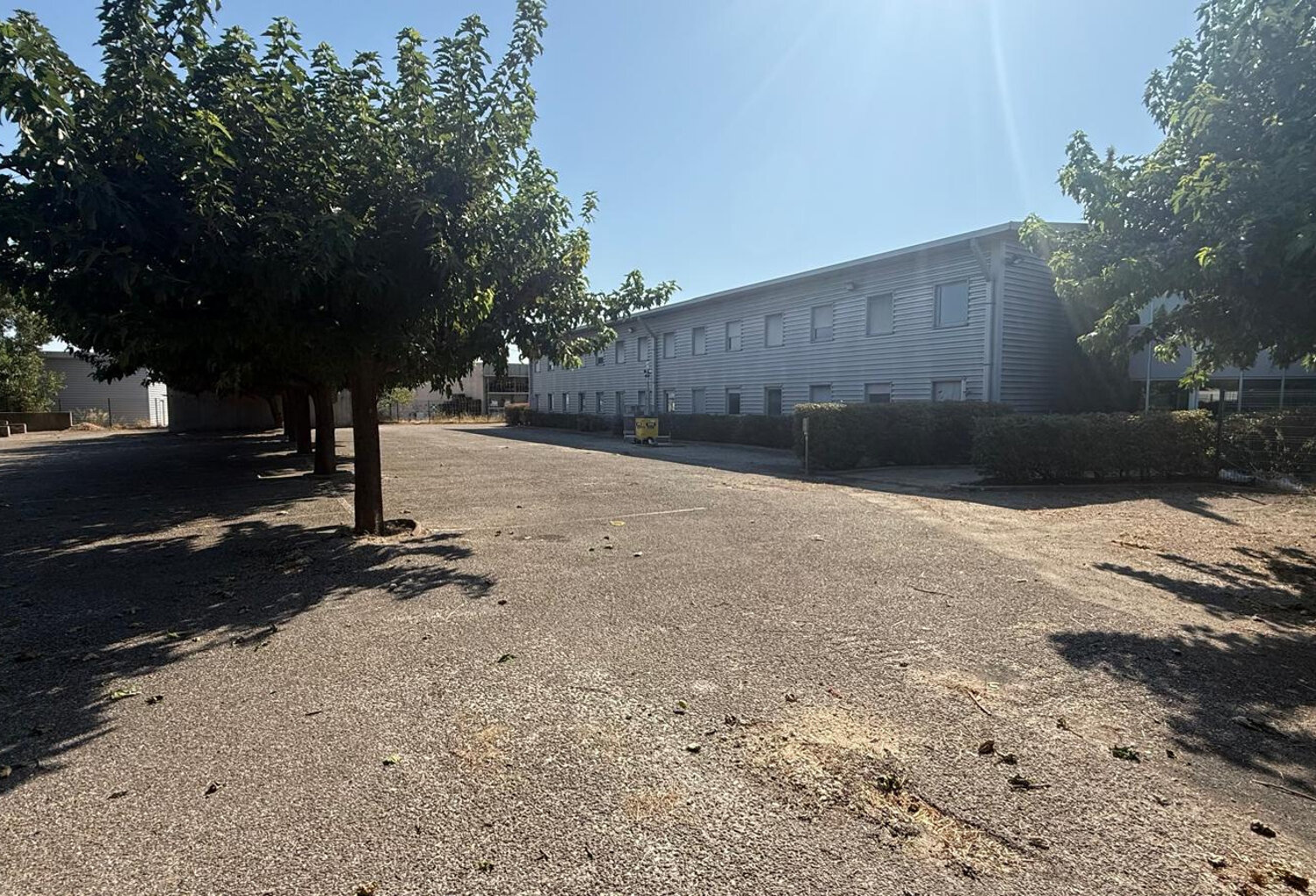 AVIGNON SUD ZAC de la Cristole emplacement stratégique pour — photo 1