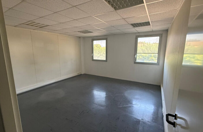 AVIGNON SUD ZAC de la Cristole emplacement stratégique pour — photo 5