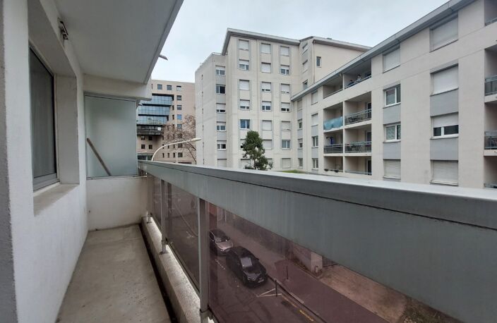 Location appartement 2 pièces 26 m² à Lyon 7 (69007) — photo 2