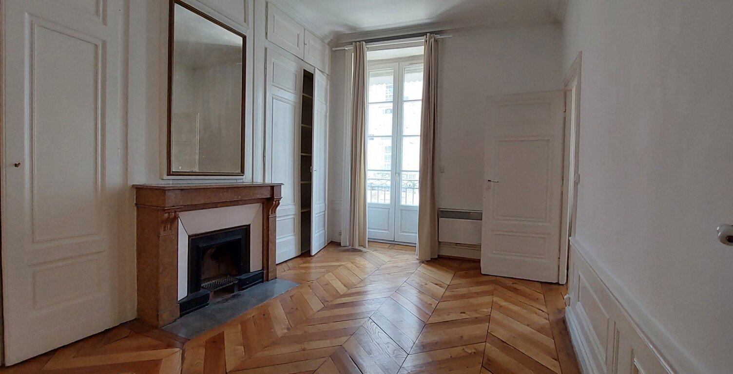 Location appartement 3 pièces 77 m² à Lyon 2 (69002) — photo 1