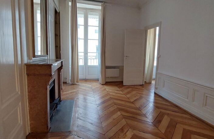 Location appartement 3 pièces 77 m² à Lyon 2 (69002) — photo 4