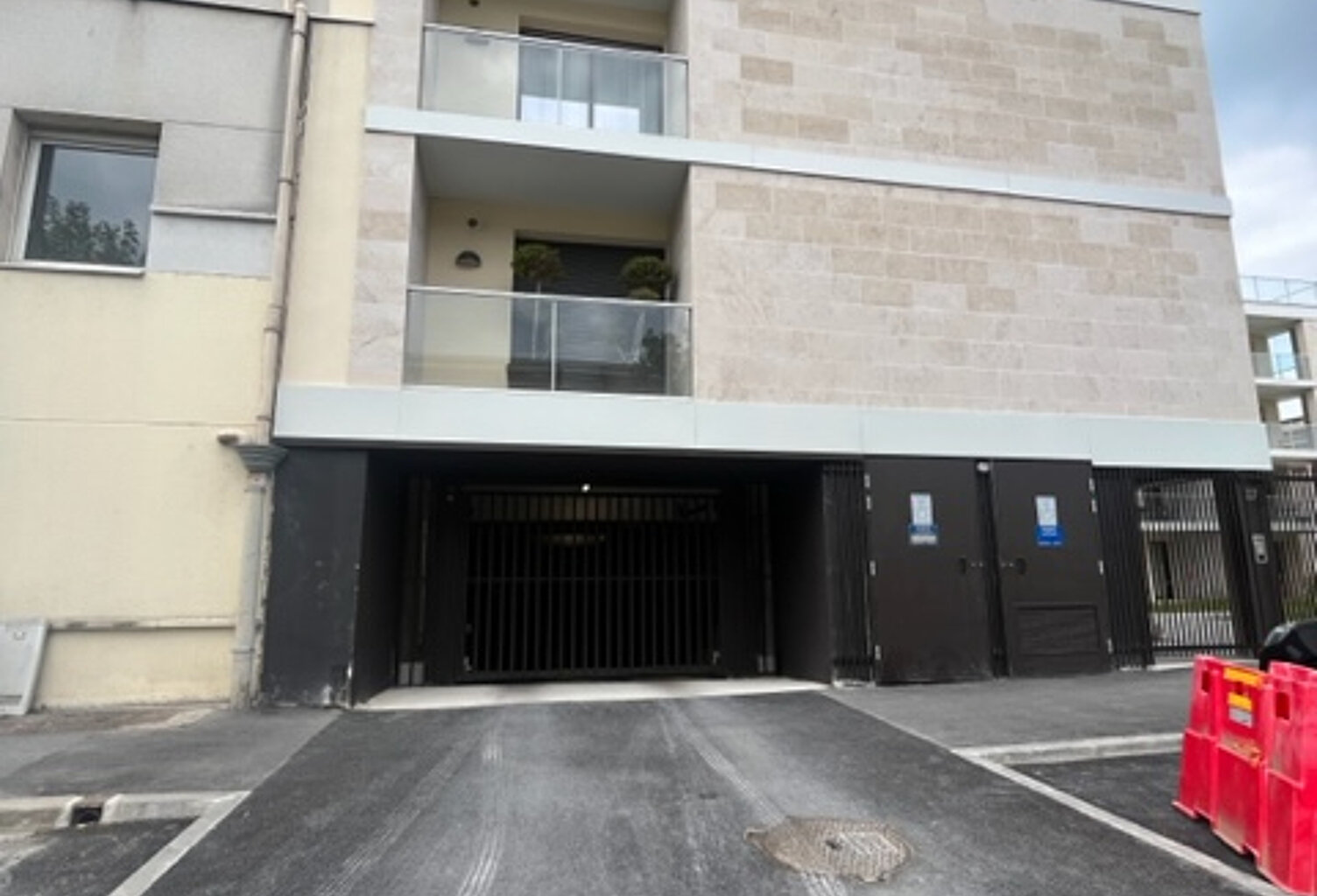 REIMS - RUE DU CHAMP DE MARS — photo 1