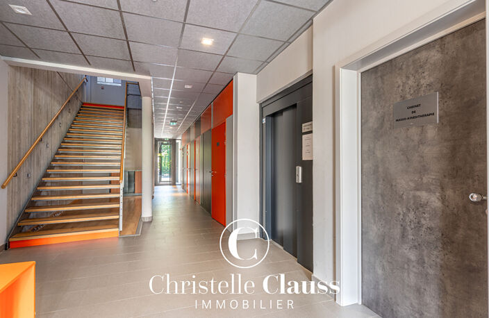 OBERNAI - Local professionnel  191 M² - 6 bureaux/salles -12  parkings — photo 5