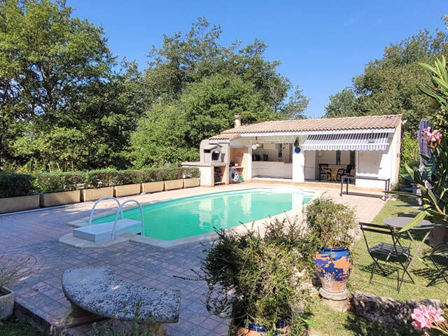 Maison avec piscine sur un terrain arboré de 1589m², secteur  Montélimar — photo du bien