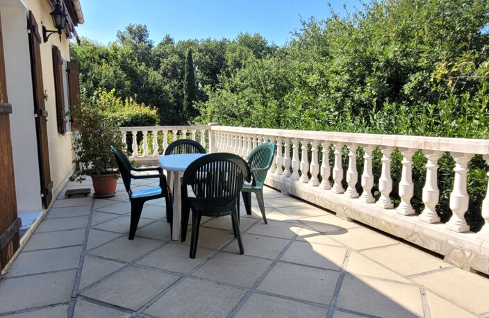 Maison avec piscine sur un terrain arboré de 1589m², secteur  Montélimar — photo 4