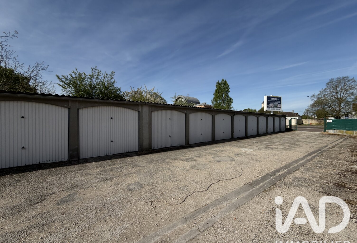 Vente Garage 1 425 m&sup2; — photo 1