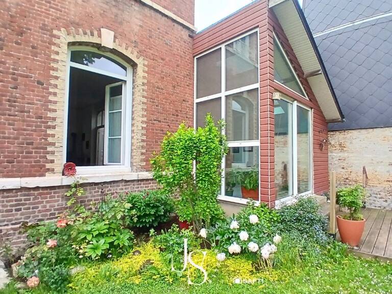 208 m² de pur cachet, une extension baignée de soleil et la vie de centre-ville à pied : et si votre nouvelle histoire commençait en 1848 ? — photo 1
