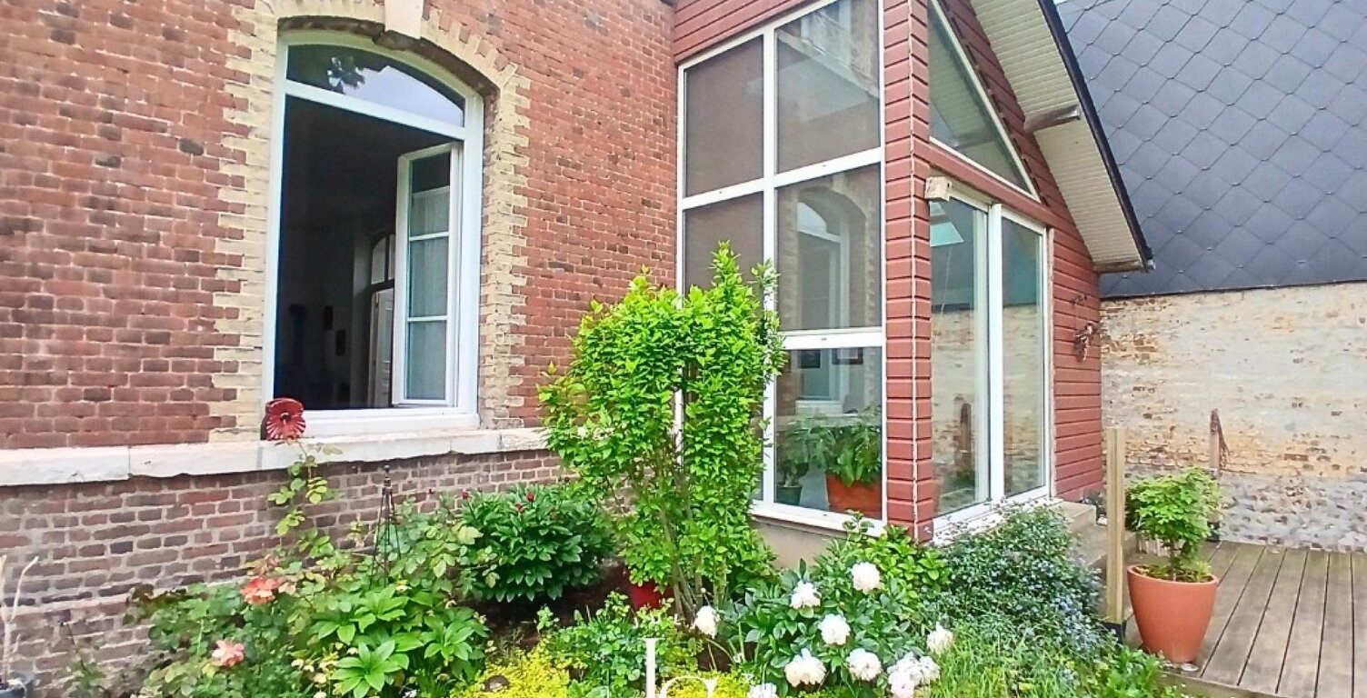 208 m² de pur cachet, une extension baignée de soleil et la vie de centre-ville à pied : et si votre nouvelle histoire commençait en 1848 ? — photo 1
