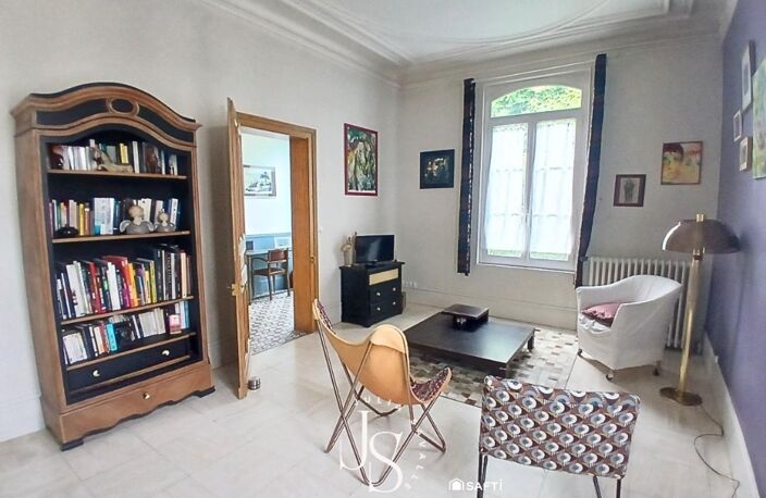 208 m² de pur cachet, une extension baignée de soleil et la vie de centre-ville à pied : et si votre nouvelle histoire commençait en 1848 ? — photo 4