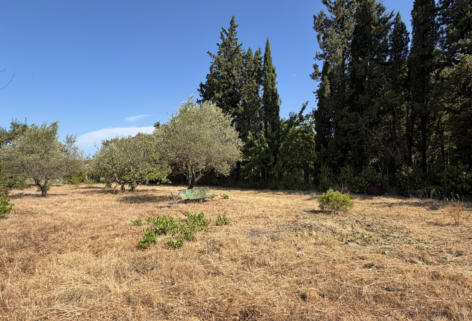 Terrain constructible de 1 265 m2 à Vézénobres, proche commodités — photo 1