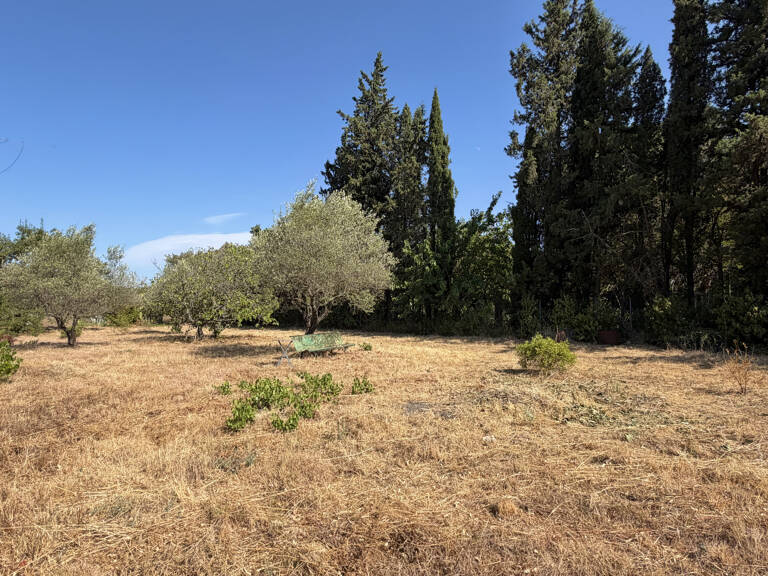 Terrain constructible de 1 265 m2 à Vézénobres, proche commodités — photo 1