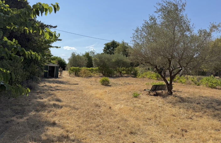 Terrain constructible de 1 265 m2 à Vézénobres, proche commodités — photo 2