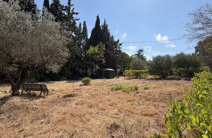 Terrain constructible de 1 265 m2 à Vézénobres, proche commodités — photo 4