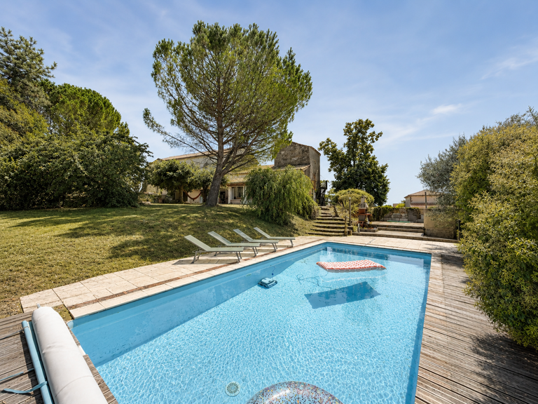 Maison en pierre rénovée avce piscine et vue imprenable — photo 1