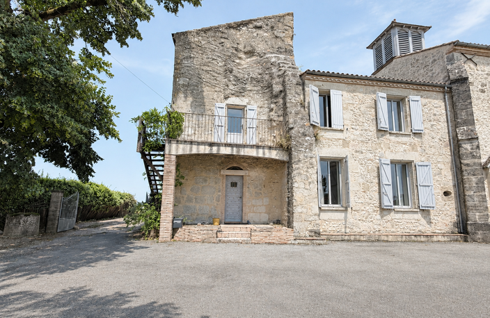 Maison en pierre rénovée avce piscine et vue imprenable — photo 2